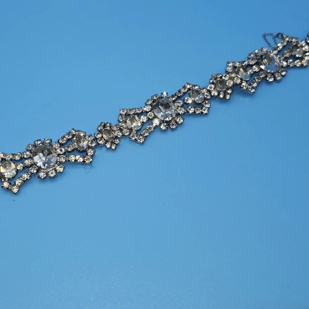 VINTAGE KRAMER SIGNED RHINESTONE Bracelet 7 Inches